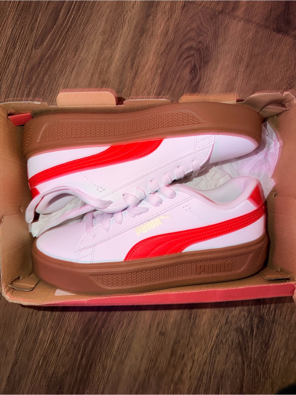 PUMA Smash Platform v3 size 8.5 women’s